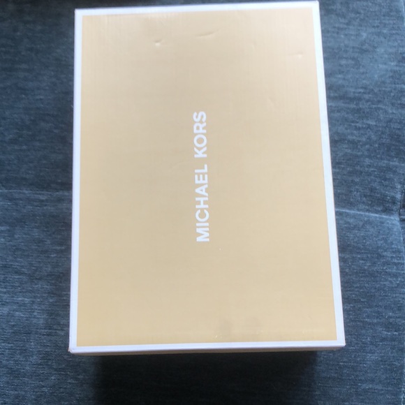 Women’s Michael Kors sneakers - Picture 4 of 10